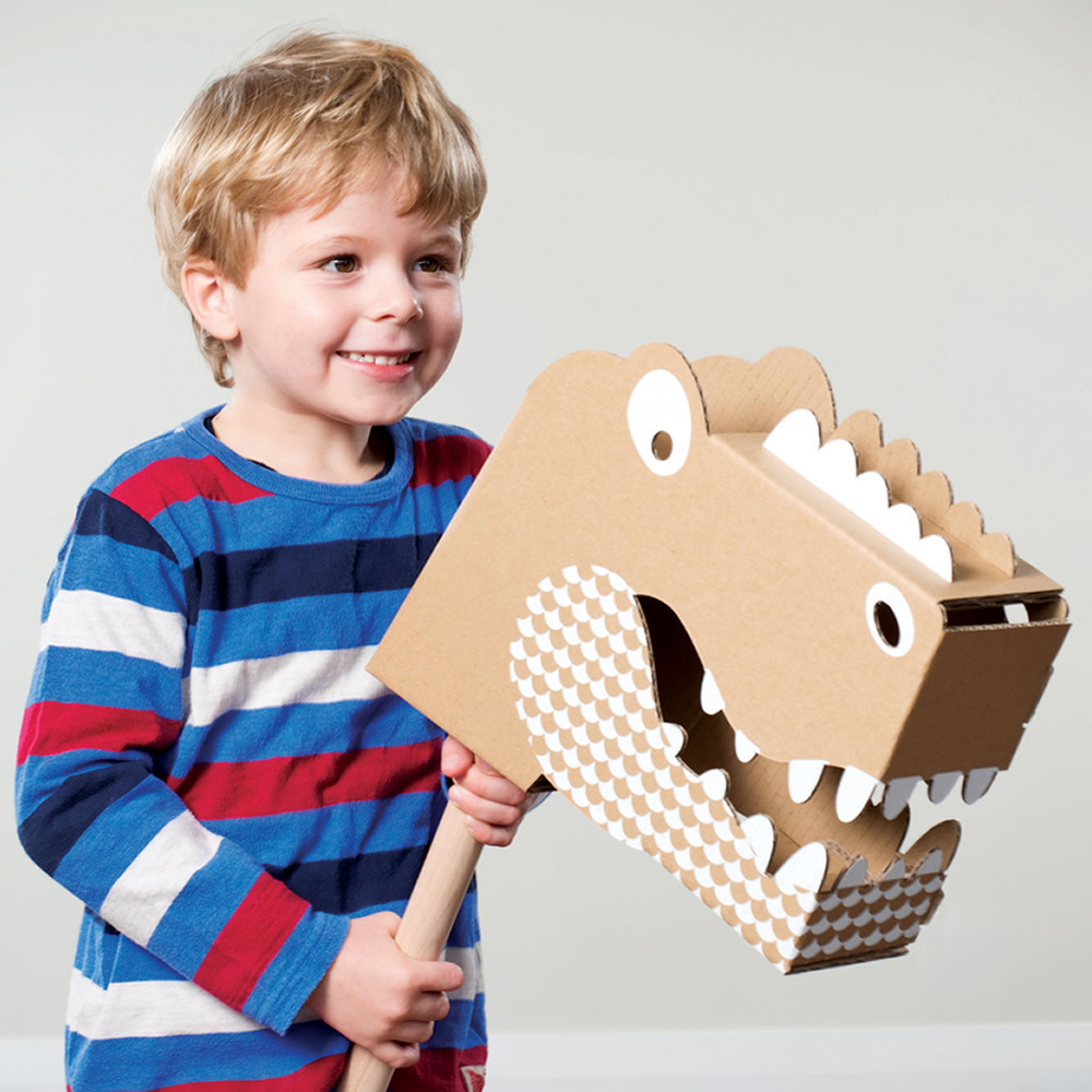 Картонные игрушки. Игрушки из картона. Игрушка из картонной коробки. Картонный динозавр.