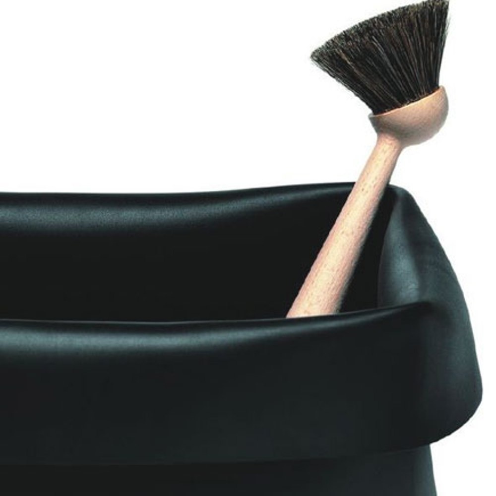 https://leoandbella.com.au/wp-content/uploads/2015/04/normann-copenhagen-rubber-washing-up-bowl-and-brush-black-p728-1935_image.jpeg