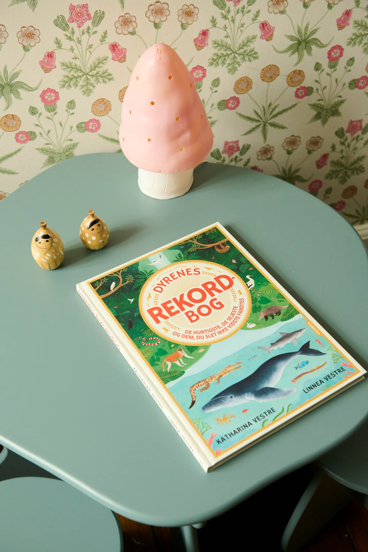 Egmont Toys Heico Mushroom Lamp Small Vintage Pink - Image 6