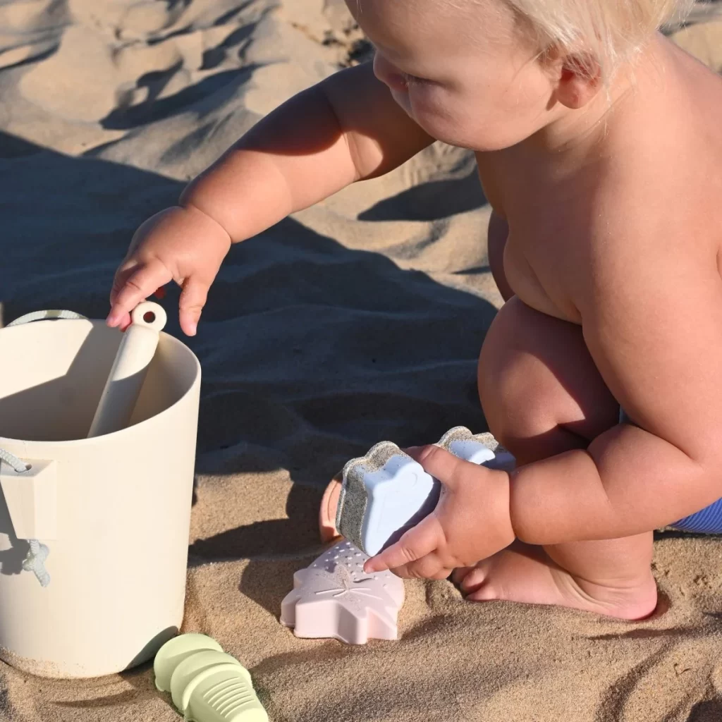SUNNYLiFE Silicone Bucket and Spade Set Apple Sorbet Multi - Image 2