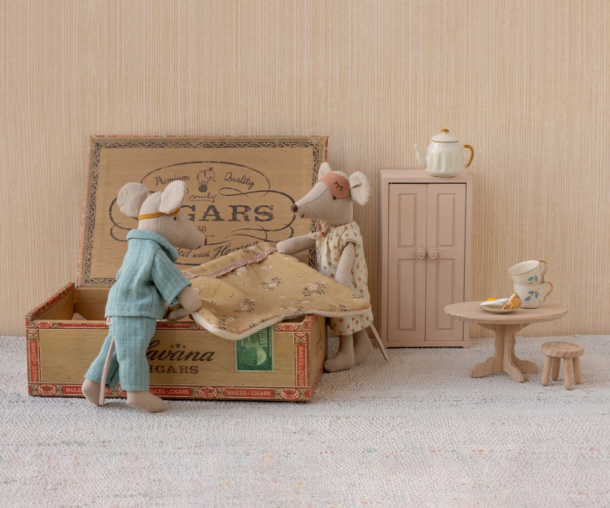 Maileg Mice in Cigar Box Mum and Dad 2025 - Image 4