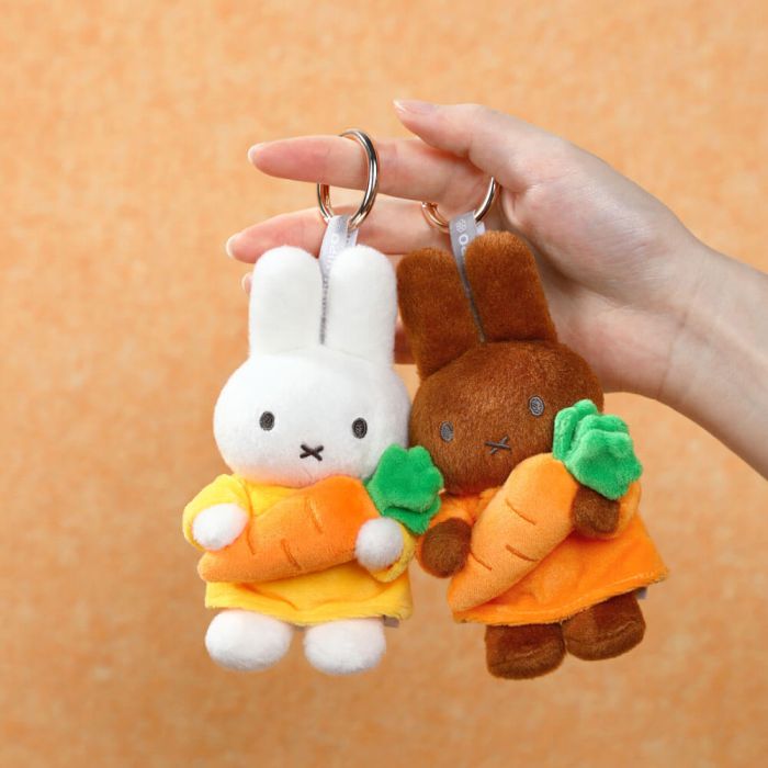 Miffy Keychain Melanie with Carrot - Image 5