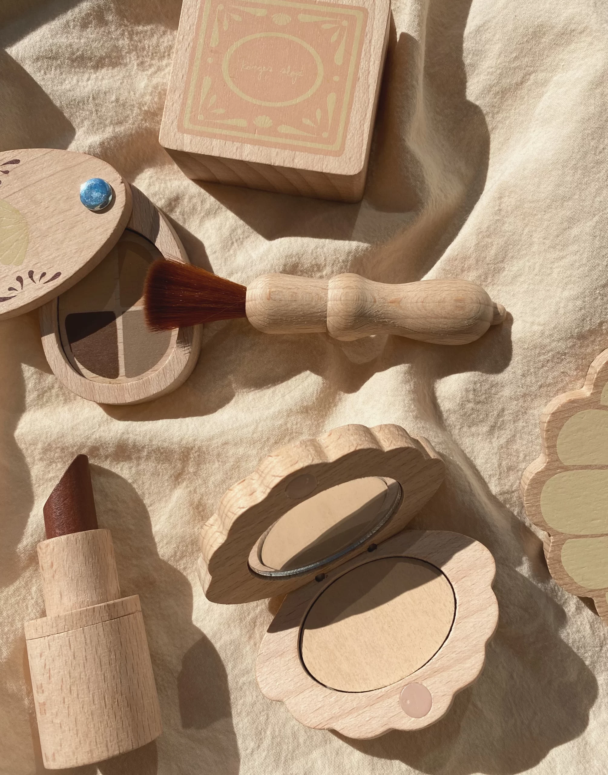 Konges Sløjd Wooden Beauty Makeup Set - Image 6